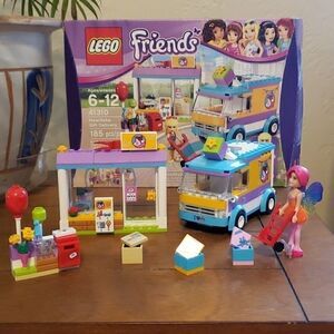 LEGO FRIENDS HEARTLAKE GIFT DELIVERY (RETIRED)